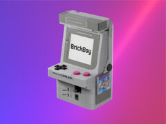 BrickBoy Arcade Edition 需要一个蓝牙控制器来支持多人游戏，乐高游戏机套件需要单独购买。(图片来源：Substance Labs）