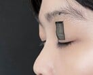 人眼睑上的传感器图像（图片来源：Jun Chen 实验室/加州大学洛杉矶分校；已裁剪）