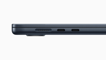 Apple MacBook Air 15英寸：左边 - MagSafe 3, 2x Thunderbolt 3. (图片来源: )Apple