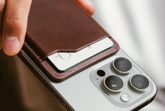 新款 Nomad 皮革 Mag 钱包可通过 AirTag 定位（图片来源：Nomad）