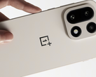 即将推出的旗舰智能手机 OnePlus 15（图片来源：OnePlus，经编辑）