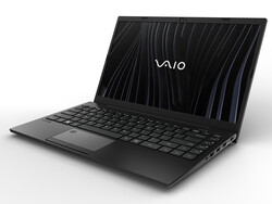 在审查中。VAIO FE 14.1 VWNC51429-SL.测试装置由Vaio提供