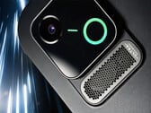 iQOO 已揭晓 Pad Ultra 的背部设计。图中可见该平板电脑的摄像头模组和背部散热孔。