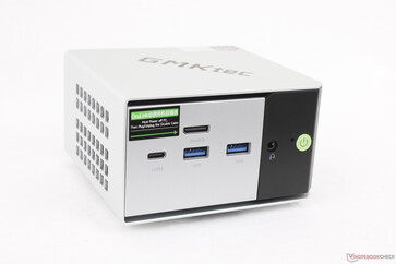 前置USB-C 4.0 w/ DisplayPort 1.4 + Power Delivery 3.0 (40 Gbps)、2x USB-A 3.2 (10 Gbps)、OcuLink (PCIe4 x4)、3.5 毫米耳机、电源按钮