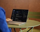 Surface Laptop 8 配备了集成的隐私屏幕技术。
