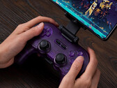 8BitDo 现在销售带有霍尔效应操纵杆的半透明紫色版 Pro 2。(图片来源：8BitDo）