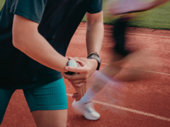 Amazfit Balance 2（如图）在最新更新中新增了跑步锻炼功能。(图片来源：Amazfit via Weibo）