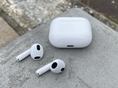 Apple AirPods 3的继任者最早要到2024年才会到来。(来源: Scarbir)