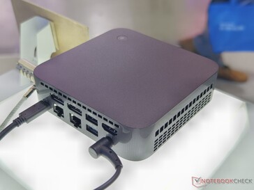 华硕 ExpertCenter PN54 后置端口（图片来源：Notebookcheck）