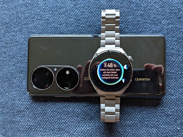 华为Watch GT 3 Pro通过Qi标准进行无线充电，也适用于相应的智能手机