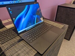 在审查中。HP Dragonfly Pro 2023。测试装置由惠普提供