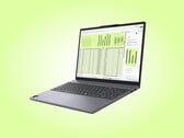 IdeaPad Slim 3 15Q7X11 采用其两种首发配色之一。