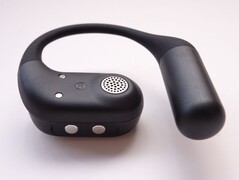 OpenRock Link 20 耳挂采用光滑舒适的硅胶涂层。(图片来源：Notebookcheck）