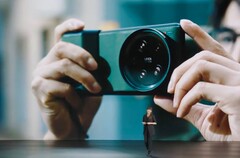 小米的相机配件包将小米13 Ultra变成单反相机的传真。(图片来源：小米)