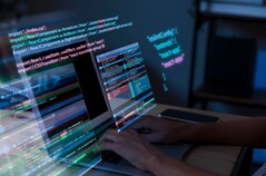 开发人员浏览复杂的源代码工作流程，其中权限配置错误和自动化可能会带来无声的风险，例如 Google 基于 Gerrit 的项目中披露的 GerriScary 漏洞（图片来源：Freepik）。