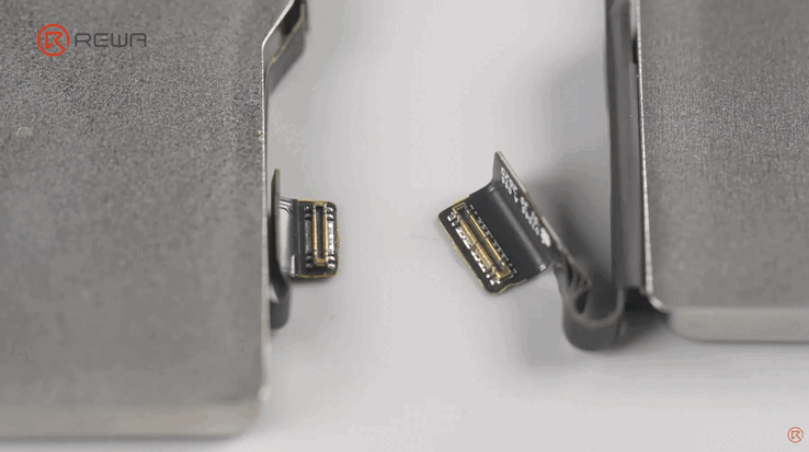 iPhone 17 Pro 电池连接器与 iPhone 18 Pro 的对比。