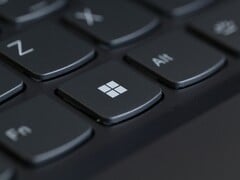 带 Windows 键的电脑键盘特写