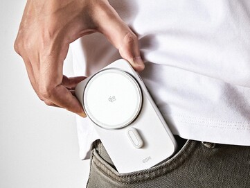 它可以折叠成口袋大小，从而减少在包或口袋中占用的空间。(图片来源：ESR）