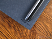 Huion Ink 和 Note E 都配备了触控笔，尽管型号不同。