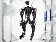 Orbit Robotics 公司的人形机器人 Helios 有四只手臂,但没有腿,因为它在太空中不需要。