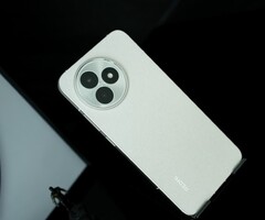 小米 15T 手机是否会采用红米 K80 极速版的设计，目前还不得而知。(图片来源：数码聊天站）