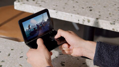 一项新专利展示了如果微软没有放弃 Surface Duo 3,它将会是什么样子(图片来源:微软)