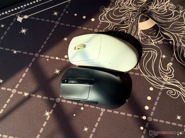 Dash Ultra 旁边的 M75 Air