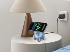 Ugreen 的 25W 二合一无线充电器（如图）采用火箭形状设计。(图片来源：Ugreen）