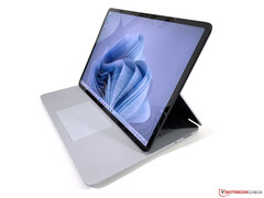 演示模式下的微软Surface Laptop Studio。(来源：Notebookcheck)