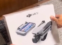 大疆将以 &quot;飞得更多 &quot;组合的形式出售 Air 3S 和众多配件。(图片来源：@Quadro_News）