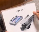 大疆将以 "飞得更多 "组合的形式出售 Air 3S 和众多配件。(图片来源：@Quadro_News）