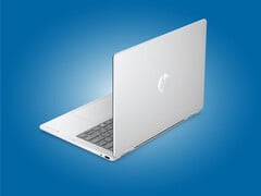 惠普推出的新款 OmniBook 5 Flip 二合一笔记本提供粉红和天蓝两种配色,此外还有图中所示的冰川银配色。