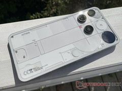 Nothing 的联合创始人对此作出了解释。图：手机背面（3）。(图片来源：Notebookcheck）