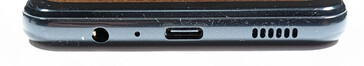 底部。 3.5毫米接口、麦克风、USB-C接口、扬声器