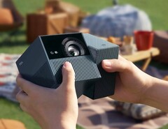 TCL PlayCube 采用紧凑的立方体外壳。(图片来源：TCL）