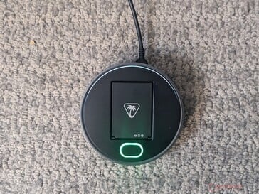 图为 Turtle Beach Stealth Pro II 无线发射器