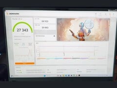 修改后的 RTX 5090 笔记本电脑Time Spy 基准测试结果：总分 27,343 分，图形处理器得分 28,923 分（图片来源：Reddit/u/Pristine_Wing5716）。
