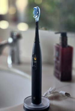 Oclean X Ultra WiFi 智能声波牙刷评测。测试设备由德国 Oclean 公司提供。