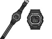 卡西欧 G-Shock GBX100SFJ-1 采用时尚的全黑色设计和高对比度负片显示屏。