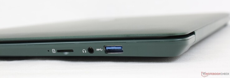 右边。微型SD读卡器、3.5毫米耳机、USB-A 3.0