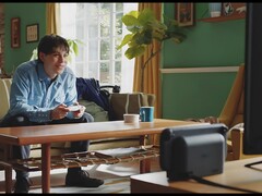 连接电视的任天堂 Switch 2 底座（图片来源：任天堂美国 YouTube）