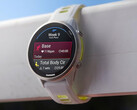 先行者 970 的白石色和半透明黄色组合。(图片来源：Garmin）