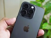 Apple iPhone 15 Pro 和 Pro Max 比更便宜的基本型号更受欢迎。(图片：Nitin V）