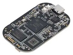 新款 PocketBeagle 2 现已上市。(图片来源：BeagleBoard）