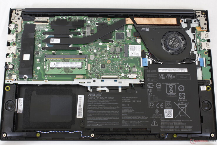 主板与其他VivoBook 15机型明显不同