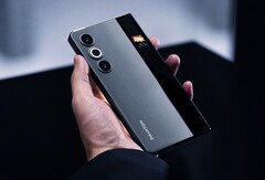 配备可滚动显示屏的 Tecno Phantom Ultimate 将在 MWC 上再次亮相。(图片：Tecno）