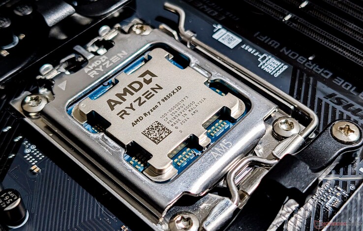 微星 MAG X870E Carbon Wi-Fi 主板上的 AMD Ryzen 7 9850X3D