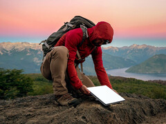 安装迷你星链天线。(图片来源：SpaceX）