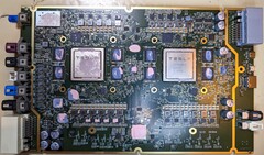 新的特斯拉硬件4(HW4)电脑具有更强大的双Exynos SoC和12个摄像头连接器。(图片来源:@greentheonly在Twitter上)