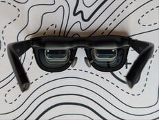 Xreal One Pro AR 眼镜平放